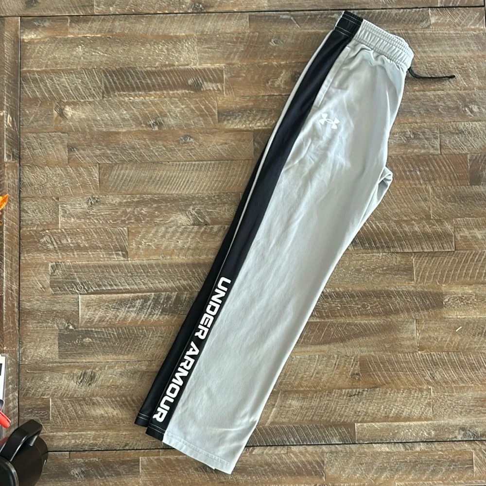 Under Armour Loose Fit Athletic Pants